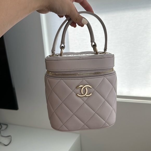 Authentic Lambskin Quilted Trendy Vanity Case small - Picture 2 of 12